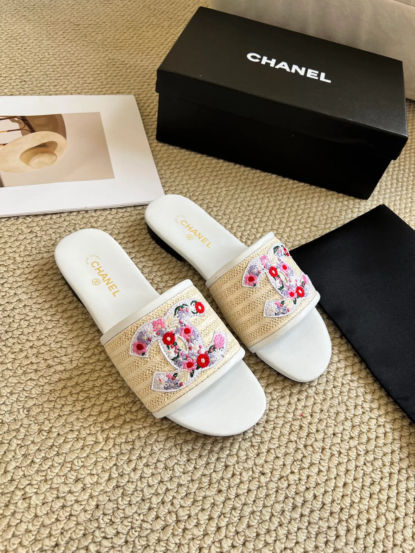 👟👟Ex-factory price 340👟👟 Genuine leather sole +30 CHANEL, the upper uses three-dimensional electric embroidery technology, the upper foot is comfortable, soft and breathable, must-have size 35-43 every day, leather sole +30